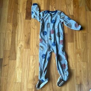 Fleece sleeper with feet and zipper